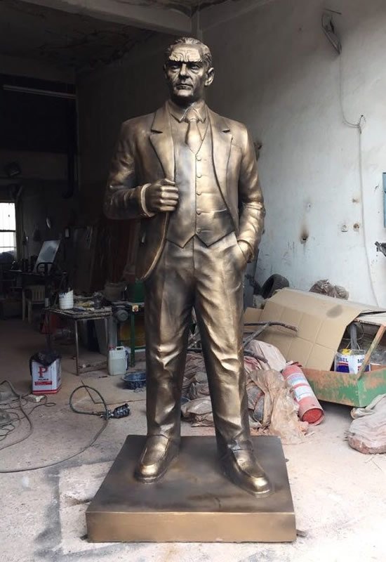 Atatürk Heykeli