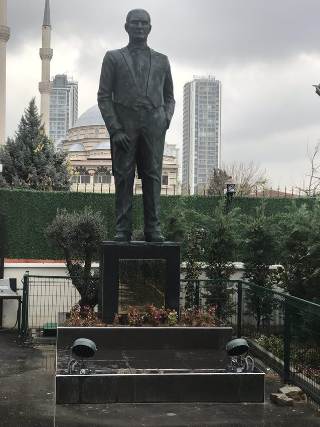Atatürk Anıtı